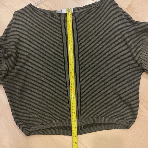 Noisy May striped olive sweater with ruched bat wing sleeve S - Picture 7 of 10